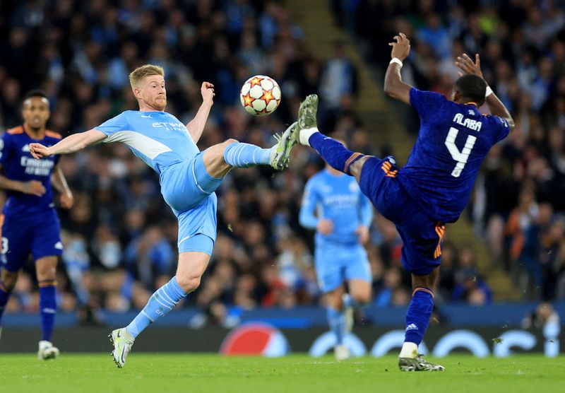 &copy; Reuters. Soccer Football - Champions League - Semi Final - First Leg - Manchester City v Real Madrid - Etihad Stadium, Manchester, Britain - April 26, 2022 Manchester City's Kevin De Bruyne in action with Real Madrid's David Alaba Action Images via Reuters/Lee Smi