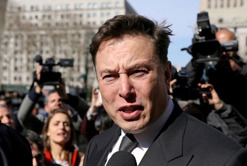 &copy; Reuters. FILE PHOTO: Tesla CEO Elon Musk leaves Manhattan federal court after a hearing on his fraud settlement with the Securities and Exchange Commission (SEC) in New York City, U.S. April 4, 2019. REUTERS/Brendan McDermid