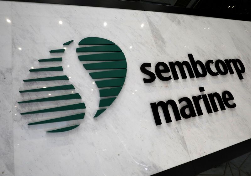 &copy; Reuters. FILE PHOTO: The Sembcorp Marine sign is pictured at the shipyard in Singapore, May 23, 2019. REUTERS/Edgar Su