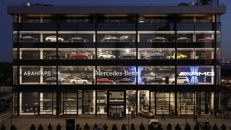 Mercedes-Benz says inventory to remain high in Q2 amid chip shortage