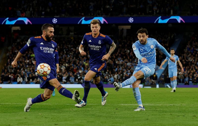 &copy; Reuters. Bernardo Silva, del Manchester City, marca el cuarto gol contra el Real Madrid en el Etihad Stadium, Manchester, Reino Unido, 26 de abril de 2022. REUTERS/Jason Cairnduff  