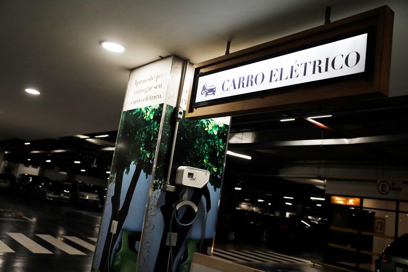 © Reuters. Estação de carregamento de veículos elétricos em São Paulo
03/03/2018
REUTERS/Nacho Doce