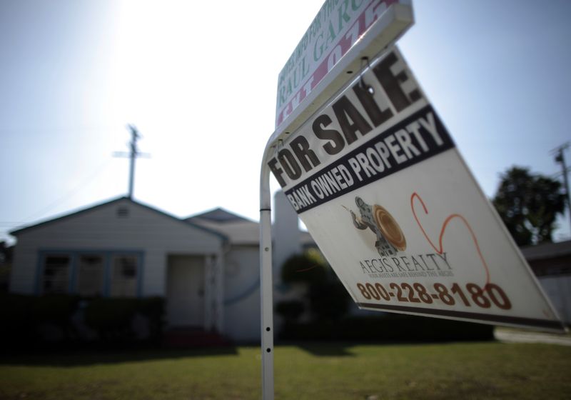 &copy; Reuters. FILE PHOTO: A foreclosed home is seen for sale in Santa Ana, California, May 24, 2011.  REUTERS/Lucy Nicholson/File Photo