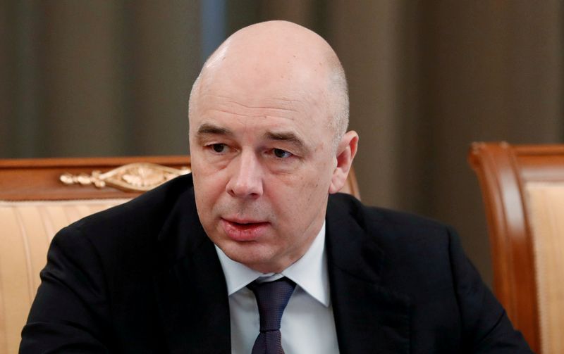 &copy; Reuters. FILE PHOTO: Russian Finance Minister Anton Siluanov attends a meeting with members of the government in Moscow, Russia March 12, 2020. Sputnik/Dmitry Astakhov/Pool via REUTERS/File Photo