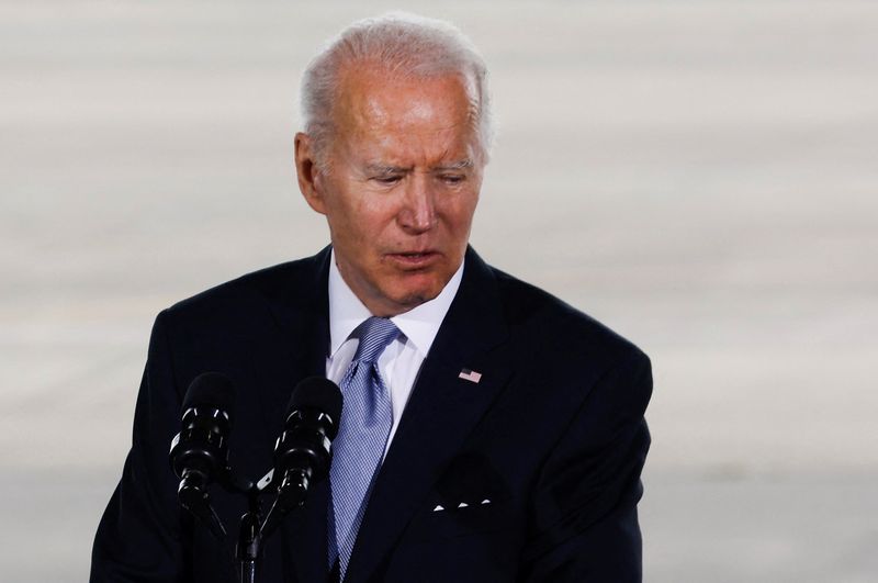 &copy; Reuters. FILE PHOTO: U.S. President Joe Biden speaks as he visits Portland International Airport in Portland, Oregon, U.S. April 21, 2022. REUTERS/Jonathan Ernst