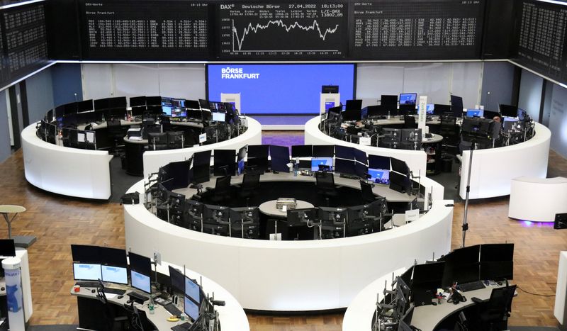 &copy; Reuters. صورة تظهر الرسم البياني لحركة مؤشر داكس الألماني لأسعار الأسهم في بورصة فرانكفورت يوم الأربعاء. صورة لرويترز 