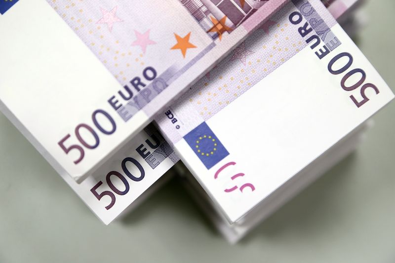 &copy; Reuters. FILE PHOTO: Euro currency bills are pictured at the Croatian National Bank in Zagreb, Croatia, May 21, 2019. REUTERS/Antonio Bronic