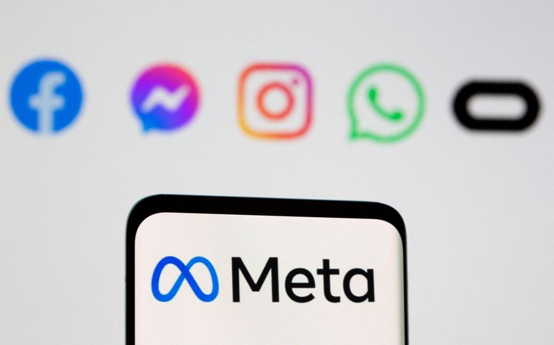 &copy; Reuters. FILE PHOTO: Facebook's new rebrand logo Meta is seen on smartpone in front of displayed logo of Facebook, Messenger, Intagram, Whatsapp, Oculus in this illustration picture taken October 28, 2021. REUTERS/Dado Ruvic/Illustration