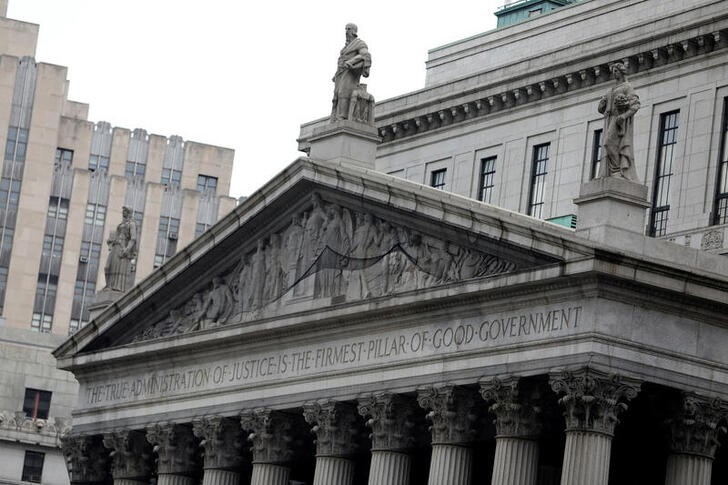 © Reuters. FILE PHOTO: The building exterior of the New York County Supreme Court is seen in Manhattan, New York City, U.S., August 17, 2020. REUTERS/Andrew Kelly/File Photo