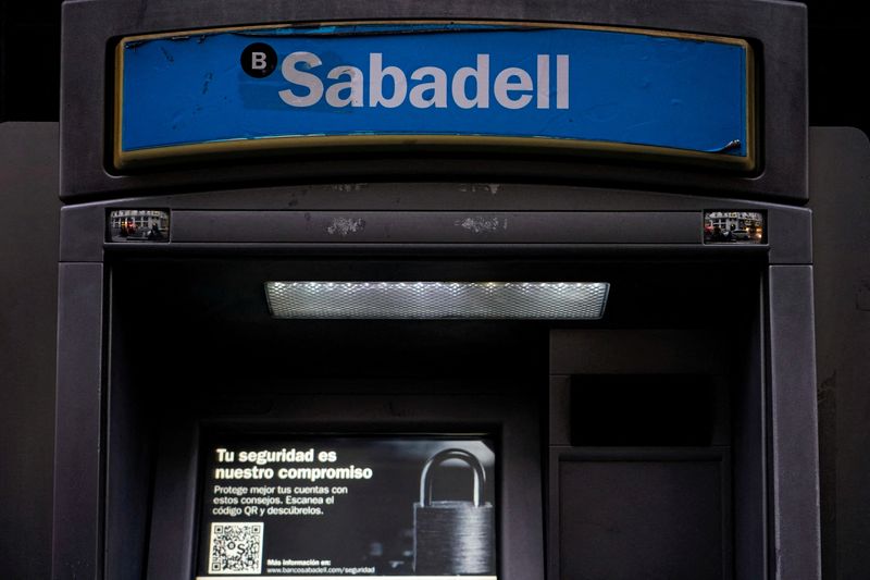 &copy; Reuters. FILE PHOTO: Sabadell bank's logo is seen at an ATM machine outside one of the bank's branches in Madrid, Spain, November 17, 2020. REUTERS/Juan Medina//File Photo