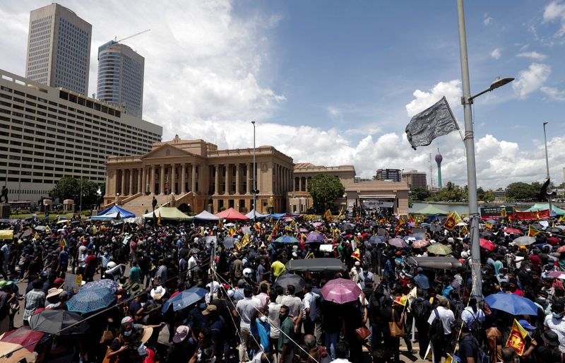 &copy; Reuters. Trade unions protest during a nationwide strike demanding the resignation of President Gotabaya Rakapaksa and his cabinet, blaming them for creating the country's worst economic crisis in decades, in front of the Presidential Secretariat in Colombo, Sri L