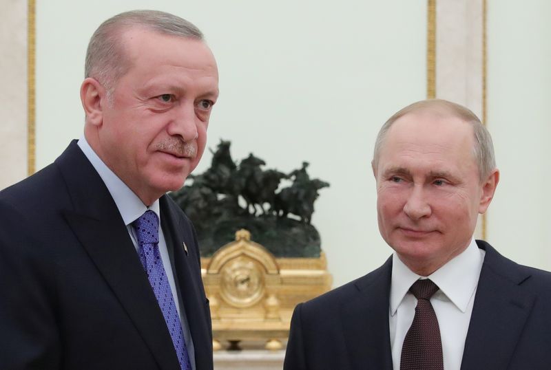 &copy; Reuters. الرئيس الروسي فلاديمير بوتين ونظيره التركي رجب طيب أردوغان خلال اجتماع للزعيمين في موسكو عام 2020. صورة لرويترز من وكالة أنباء سبوتنك. الصورة 