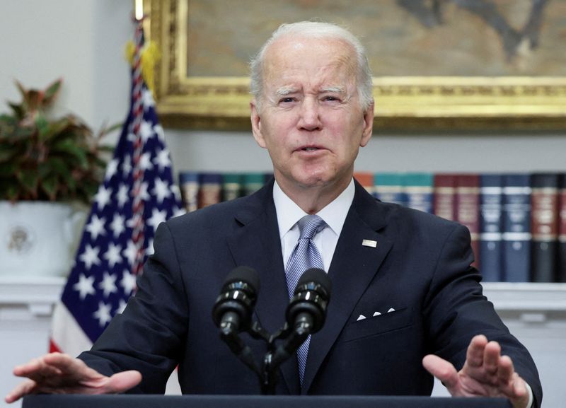 &copy; Reuters. Le président américain Joe Biden a demandé jeudi au Congrès de débloquer 33 milliards de dollars (31,4 milliards d'euros) pour l'Ukraine, une hausse d'une ampleur inédite de l'aide apportée par les Etats-Unis à Kyiv dans la guerre face à la Russi
