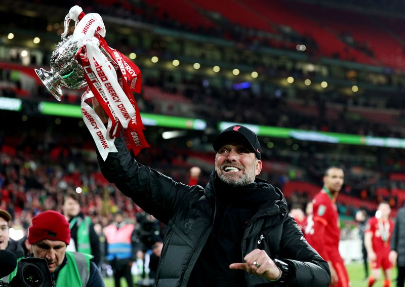 &copy; Reuters. Imagen de archivo del entrenador del Liverpool, Juergen Klopp, celebrando la conquista de la Carabao Cup ante el Chelsea en el estadio de Wembley, Londres, Reino Unido. 27 febrero 2022. REUTERS/David Klein