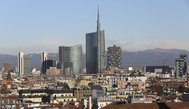 &copy; Reuters. FILE PHOTO: The Unicredit headquater (C) is seen at Porta Nuova's district downtown Milan, Italy, January 13, 2016. REUTERS/Stefano Rellandini