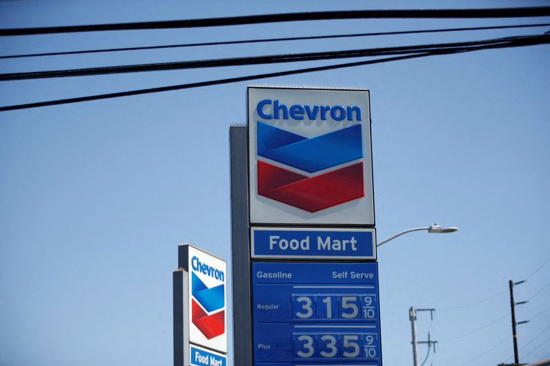 &copy; Reuters. FILE PHOTO: The Chevron logo is seen in Los Angeles, California, United States, April 12, 2016. REUTERS/Lucy Nicholson/File Photo