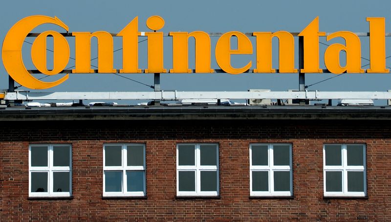 &copy; Reuters. FILE PHOTO: Logo of German tyre company Continental is pictured at the headquarters in Hanover, Germany, April 25, 2014.  REUTERS/Fabian Bimmer