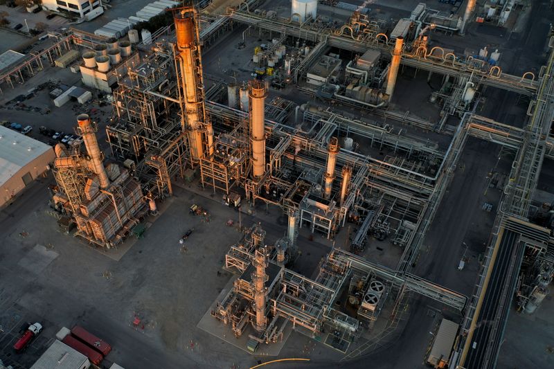 &copy; Reuters. FILE PHOTO: A general view of the Phillips 66 Company's Los Angeles Refinery, which processes domestic & imported crude oil into gasoline, aviation and diesel fuels, at sunset in Carson, California, U.S., March 11, 2022. REUTERS/Bing Guan