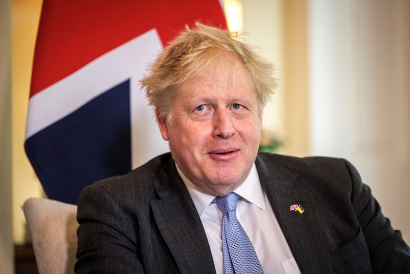 &copy; Reuters. Primeiro-ministro britânico, Boris Johnson, em sua residência oficial de Downing Street, em Londres
28/04/2022 Rob Pinney/Pool via REUTERS