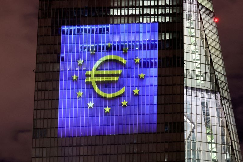 &copy; Reuters. FILE PHOTO: A symphony of light consisting of bars, lines and circles in blue and yellow, the colours of the European Union, illuminates the south facade of the European Central Bank (ECB) headquarters in Frankfurt, Germany, December 30, 2021. REUTERS/Wol