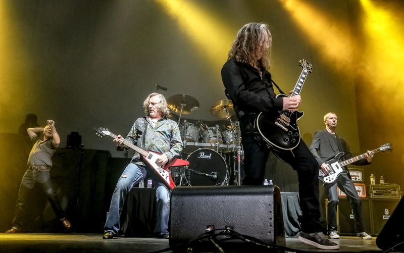 © Reuters. Banda Thunder durante show em Cardiff, no País de Gales em maio de 2013
Thunder/Marty Moffat/Handout via REUTERS