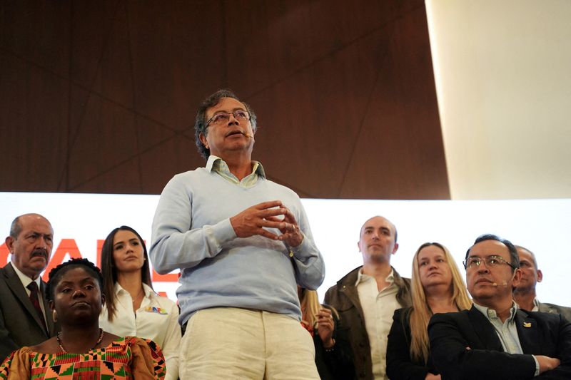 &copy; Reuters. Candidato de esquerda Gustavo Petro durante evento de campanha em Bogotá
06/04/2022
REUTERS/Nathalia Angarita