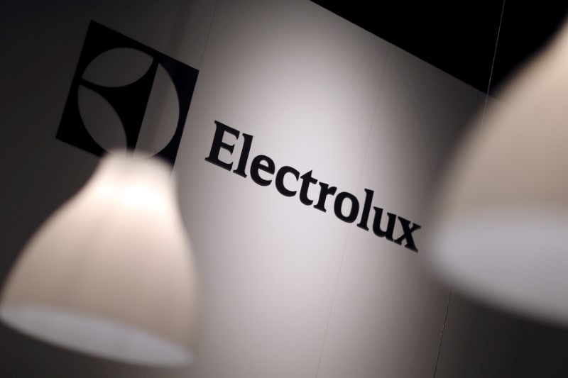 © Reuters. Logotipo da Electrolux durante feira em Berlim
04/09/2014
REUTERS/Hannibal Hanschke/File Photo