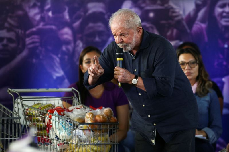 &copy; Reuters. Ex-presidente Luiz Inácio Lula da Silva discursa durante evento com mulheres em São Paulo
30/04/2022 REUTERS/Carla Carniel