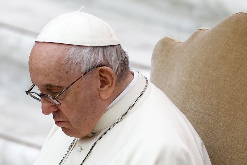 Pope says Mariupol 'barbarously bombarded', implicitly criticising Russia