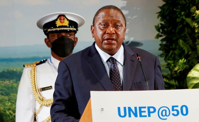 &copy; Reuters. الرئيس الكيني أوهورو كينياتا في نيروبي في الثالث من مارس آذار 2022. تصوير: مونيكا موانجي - رويترز. 