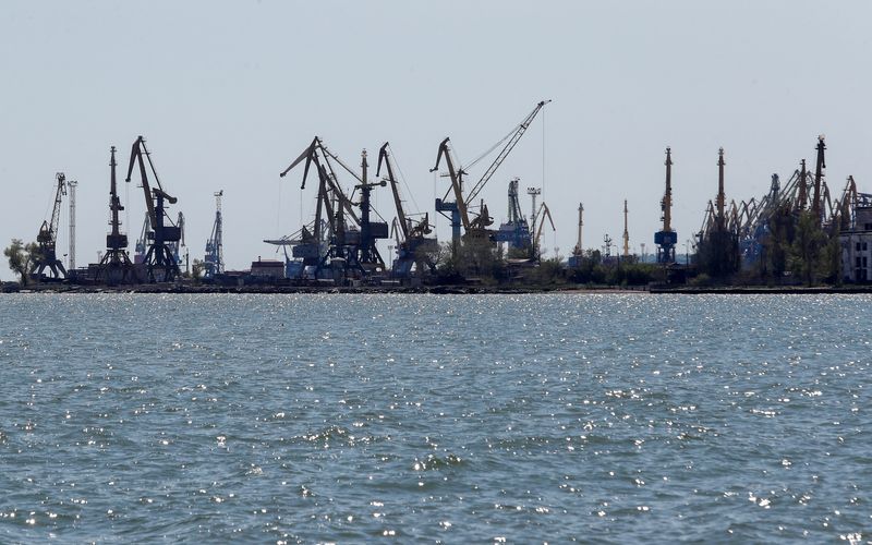 &copy; Reuters. FILE PHOTO: A view shows a port in the course of Ukraine-Russia conflict in the southern city of Mariupol, Ukraine April 29, 2022. REUTERS/Alexander Ermochenko/File Photo