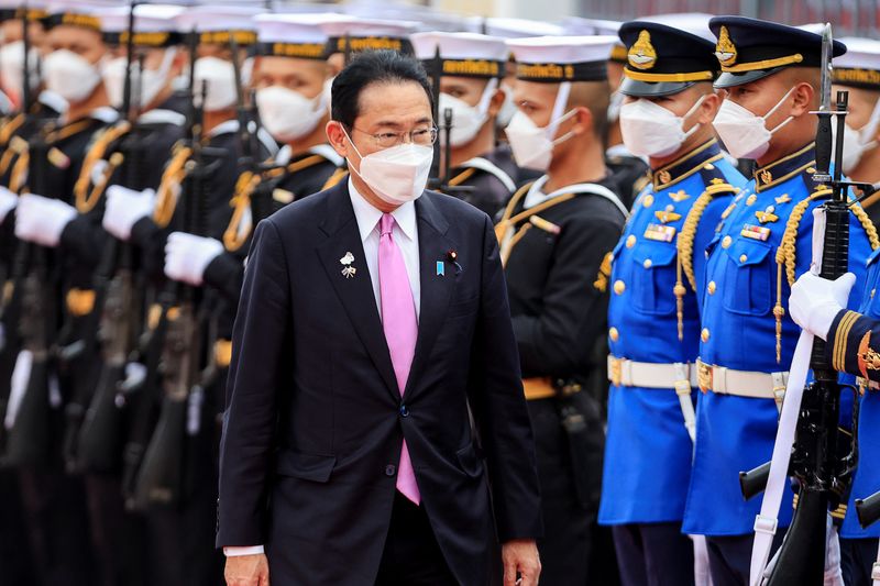 Japan PM agrees defence deal with Thailand