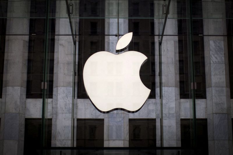 &copy; Reuters. FILE PHOTO: An Apple logo hangs above the entrance to the Apple store on 5th Avenue in the Manhattan borough of New York City, July 21, 2015. REUTERS/Mike Segar//File Photo