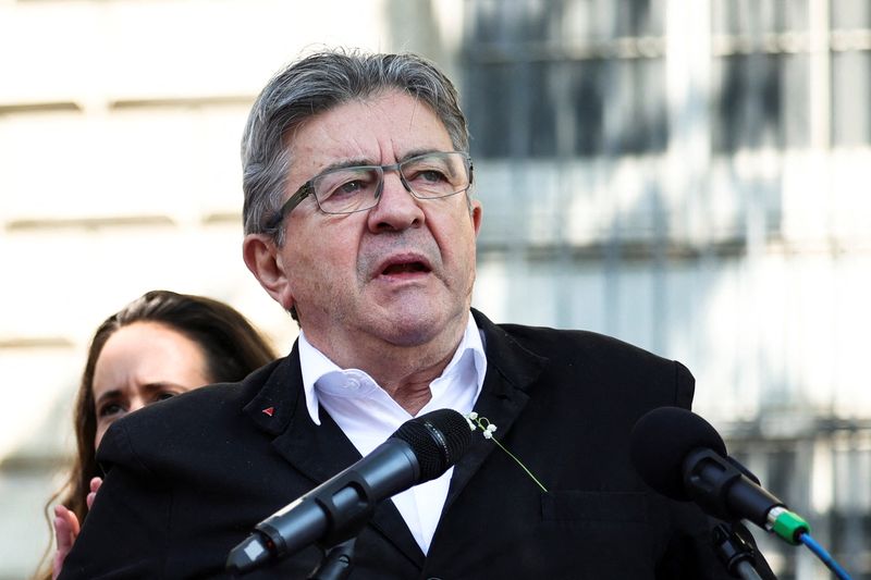 &copy; Reuters. Líder de extrema esquerda Jean-Luc Mélenchon discursa durante comemoração do Dia do Trabalhador em Paris
01/05/2022 REUTERS/Sarah Meyssonnier