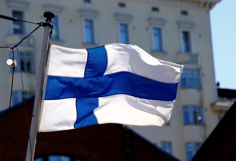 &copy; Reuters. Bandeira da Finlândia em Helsinque
03/05/2017 REUTERS/Ints Kalnins