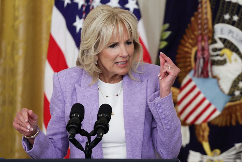 &copy; Reuters. Primeira-dama dos EUA, Jill Biden, discursa durante evento na Casa Branca
27/04/2022 REUTERS/Evelyn Hockstein