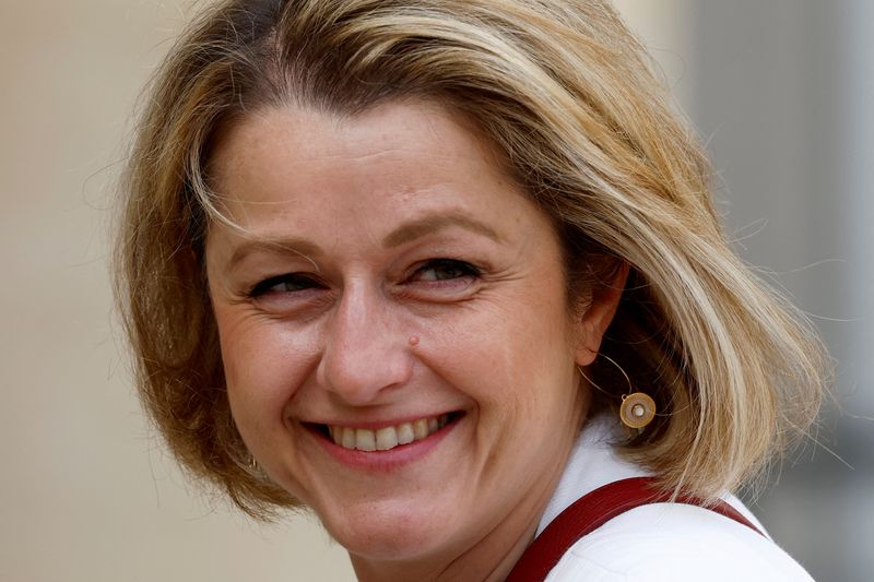 &copy; Reuters. FILE PHOTO: French Ecological Transition Minister Barbara Pompili arrives to attend the last weekly cabinet meeting at the Elysee Palace in Paris, France, April 28, 2022. REUTERS/Gonzalo Fuentes