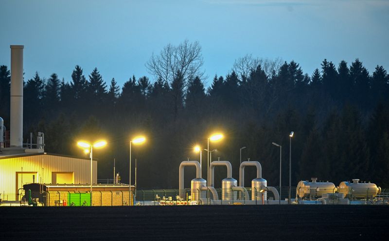 © Reuters. FILE PHOTO: A general view shows a compressor station of ONTRAS Gastransport gas company in Sayda, Germany, April 12, 2022. REUTERS/Matthias Rietschel