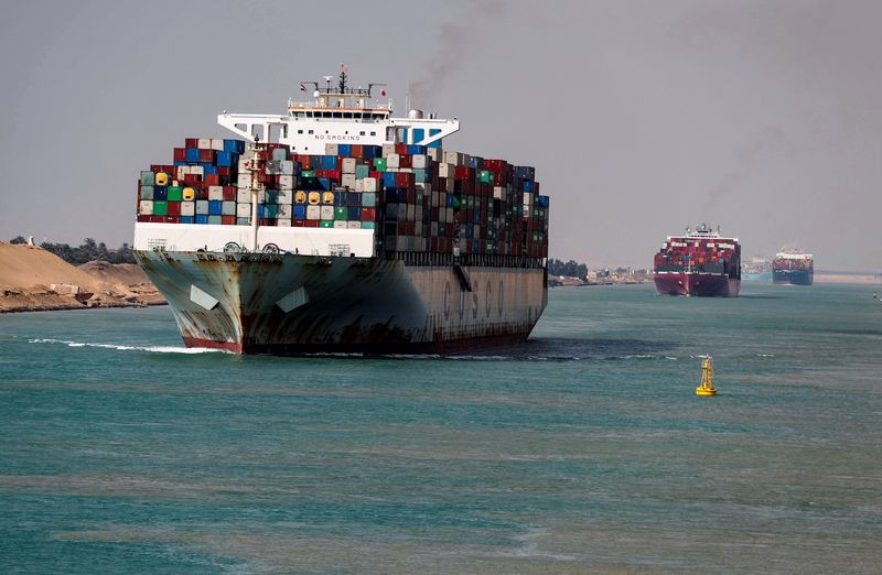 &copy; Reuters. Shipping containers pass through the Suez Canal in Suez, Egypt February 15, 2022. REUTERS/Mohamed Abd El Ghany