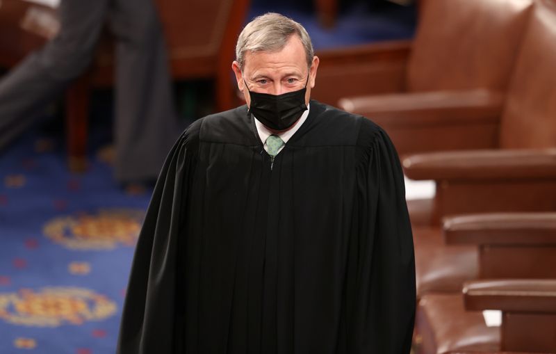 &copy; Reuters. FILE PHOTO: U.S. Supreme Court Chief Justice John Roberts arrives to attend President Joe Biden's first address to a joint session of the U.S. Congress inside the House Chamber of the U.S. Capitol in Washington, U.S., April 28, 2021. REUTERS/Jonathan Erns