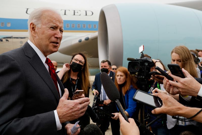 &copy; Reuters. U.S. President Joe Biden speaks to the media before boarding Air Force One for travel to Alabama from Joint Base Andrews, Maryland, U.S. May 3, 2022. REUTERS/Jonathan Ernst