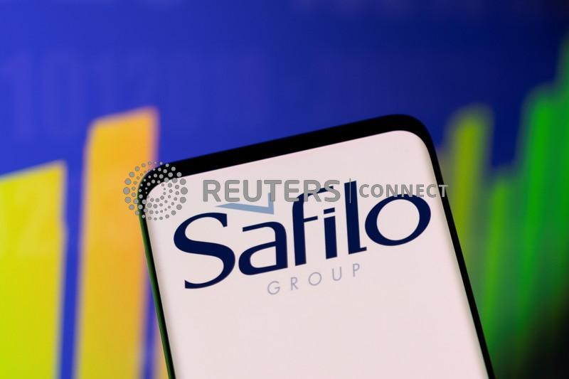 &copy; Reuters. Logo e titolo di Safilo, 1 maggio 2022 REUTERS/Dado Ruvic/Illustration