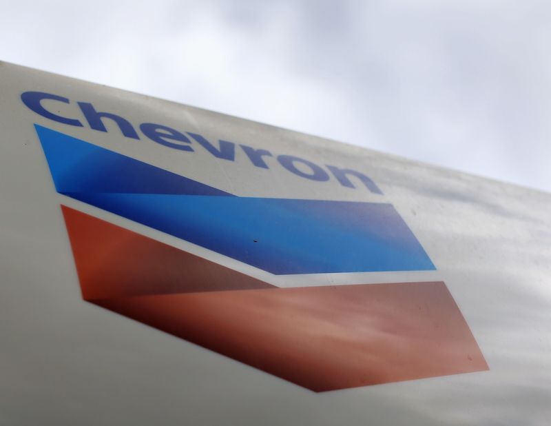 &copy; Reuters. FILE PHOTO: A Chevron gas station sign is pictured at one of their retain gas stations in Cardiff, California October 9, 2013. REUTERS/Mike Blake 