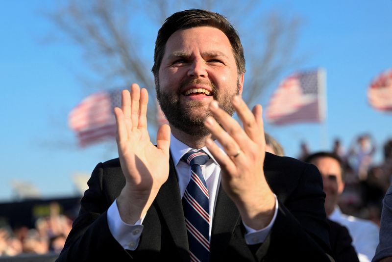 &copy; Reuters. FILE PHOTO: U.S. Senate Republican candidate J.D. Vance, who was endorsed by former U.S. President Donald Trump for the upcoming primary elections, applauds during an event hosted by Trump, at the county fairgrounds in Delaware, Ohio, U.S., April 23, 2022