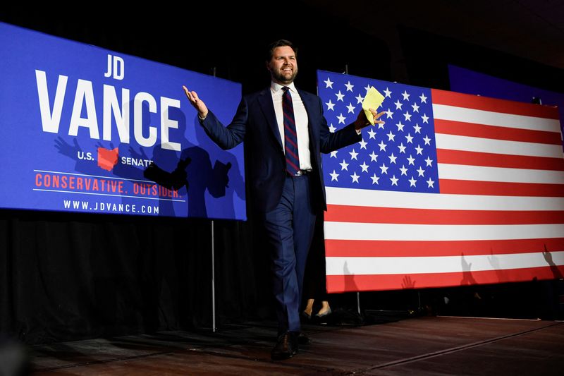 © Reuters. Republican U.S. Senate candidate J.D. Vance arrives to speak to supporters at an election party after winning the primary in Cincinnati, Ohio, U.S. May 3, 2022. REUTERS/Gaelen Morse