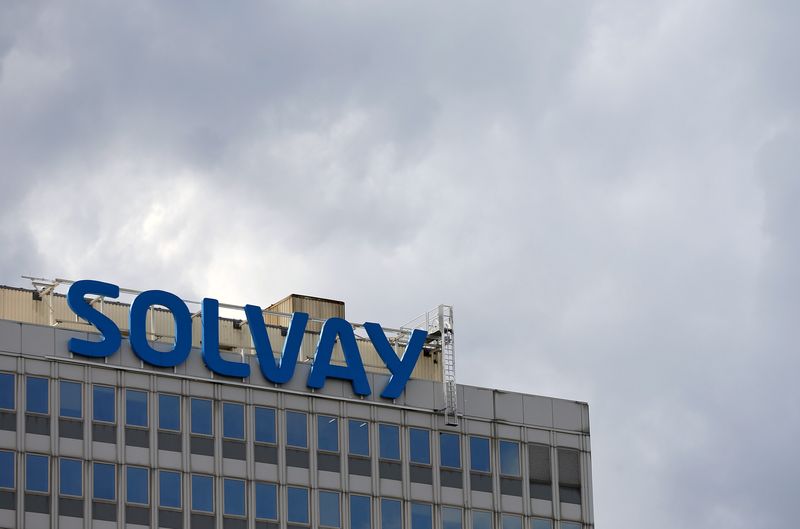 &copy; Reuters. FILE PHOTO: The logo of Belgian chemical group Solvay is seen at its headquarters in Brussels, Belgium, July 29, 2015. REUTERS/Francois Lenoir