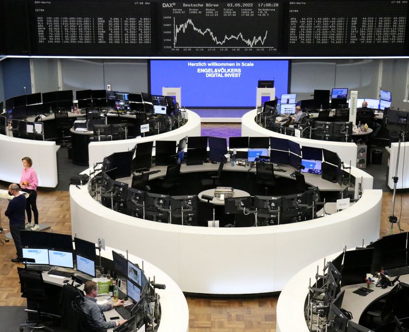 &copy; Reuters. Les principales Bourses européennes évoluent en légère baisse mercredi dans les premiers échanges. À Paris, le CAC 40 perd 0,22% à 6.461,93 points vers 07h30 GMT. À Londres, le FTSE 100 cède 0,24% et à Francfort, le Dax recule de 0,18%. /Photo p