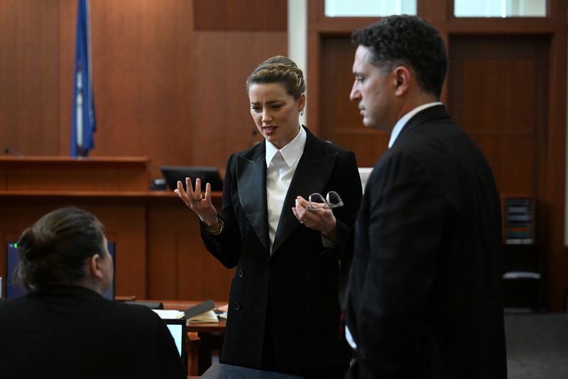 &copy; Reuters. Actor Amber Heard speaks to her lawyer in the courtroom at Fairfax County Circuit Court during a defamation case against her by actor Johnny Depp, her ex-husband, in Fairfax, Virginia, U.S., May 3, 2022. Jim Watson/Pool via REUTERS