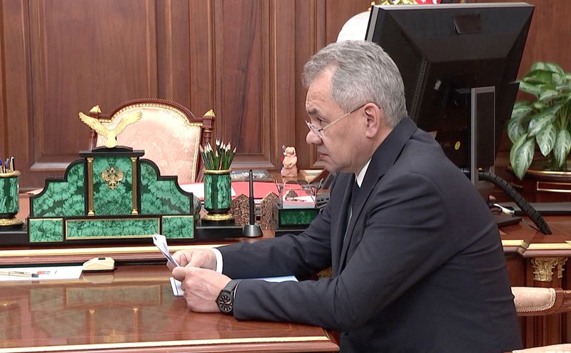 &copy; Reuters. Ministro da Defesa da Rússia, Sergei Shoigu, durante reunião em Moscou
21/04/2022 Serviço Presidencial da Rússia/Kremlin/Divulgação via REUTERS