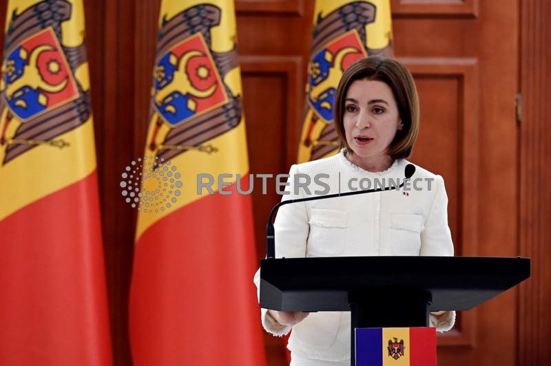 &copy; Reuters. La presidente moldava Maia Sandu durante una conferenza stampa al palazzo presidenziale di Chisinau. 6 marzo 2022 Olivier Douliery/Pool via REUTERS/File Photo